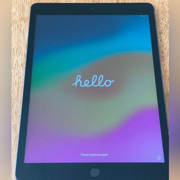 iPad 7th Generation & SPECK iPad case cover BUNDLE - Picture 2 of 6